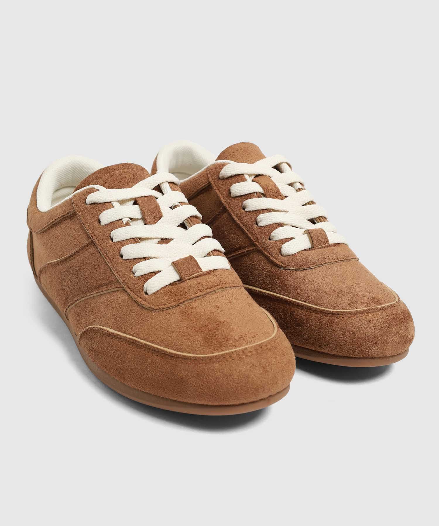 Tenis Carmín Esencial café para mujer, vista 3