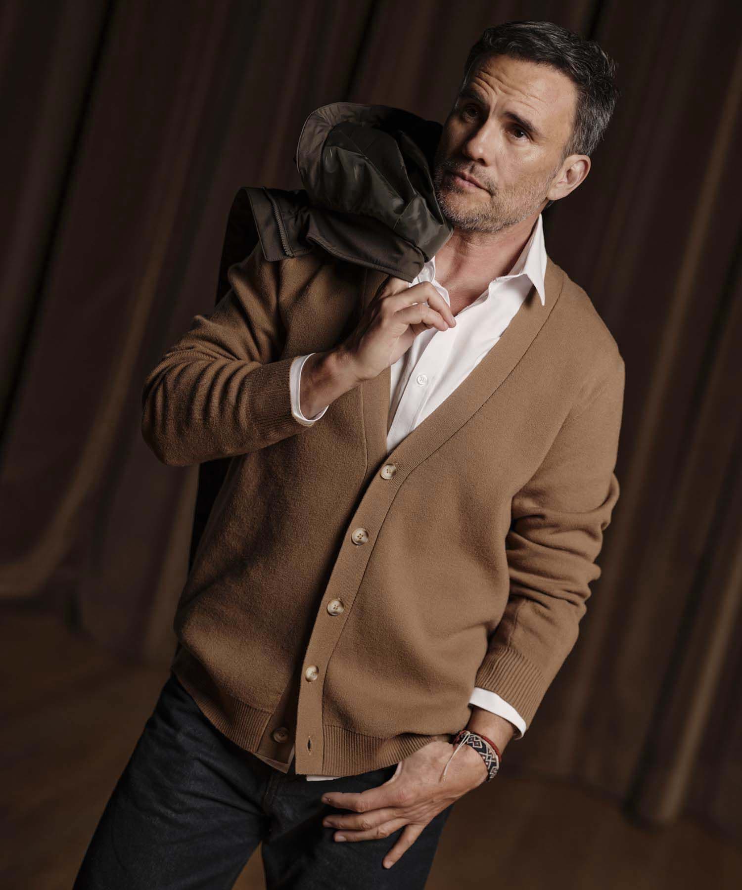 Buzo Valentina Texturizado café para hombre, vista 2
