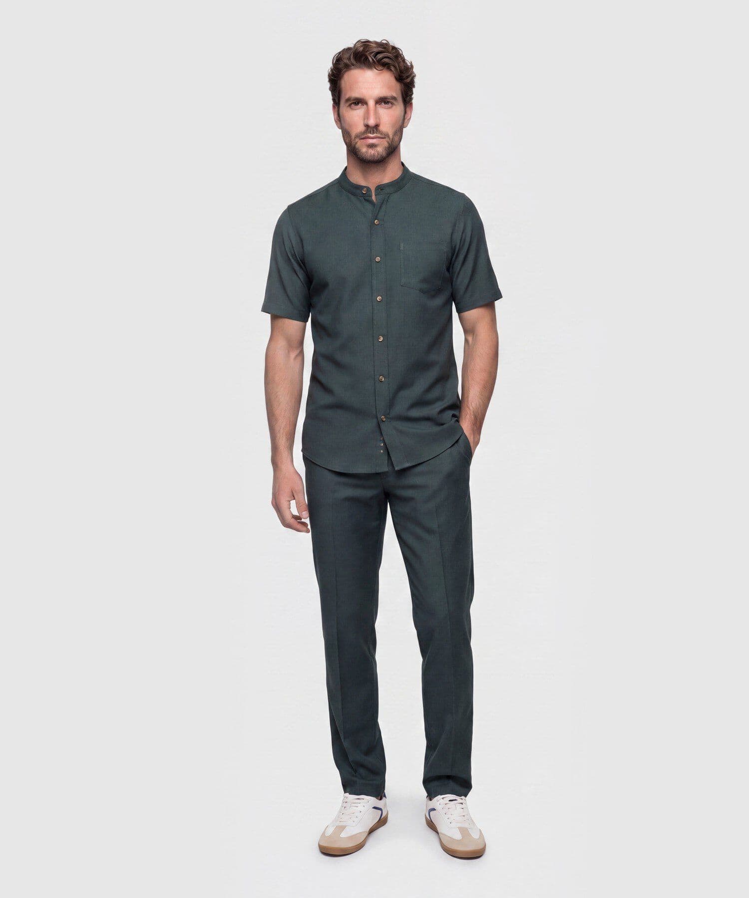 Camisa Cobalto Esencial verde oliva para hombre, vista 2