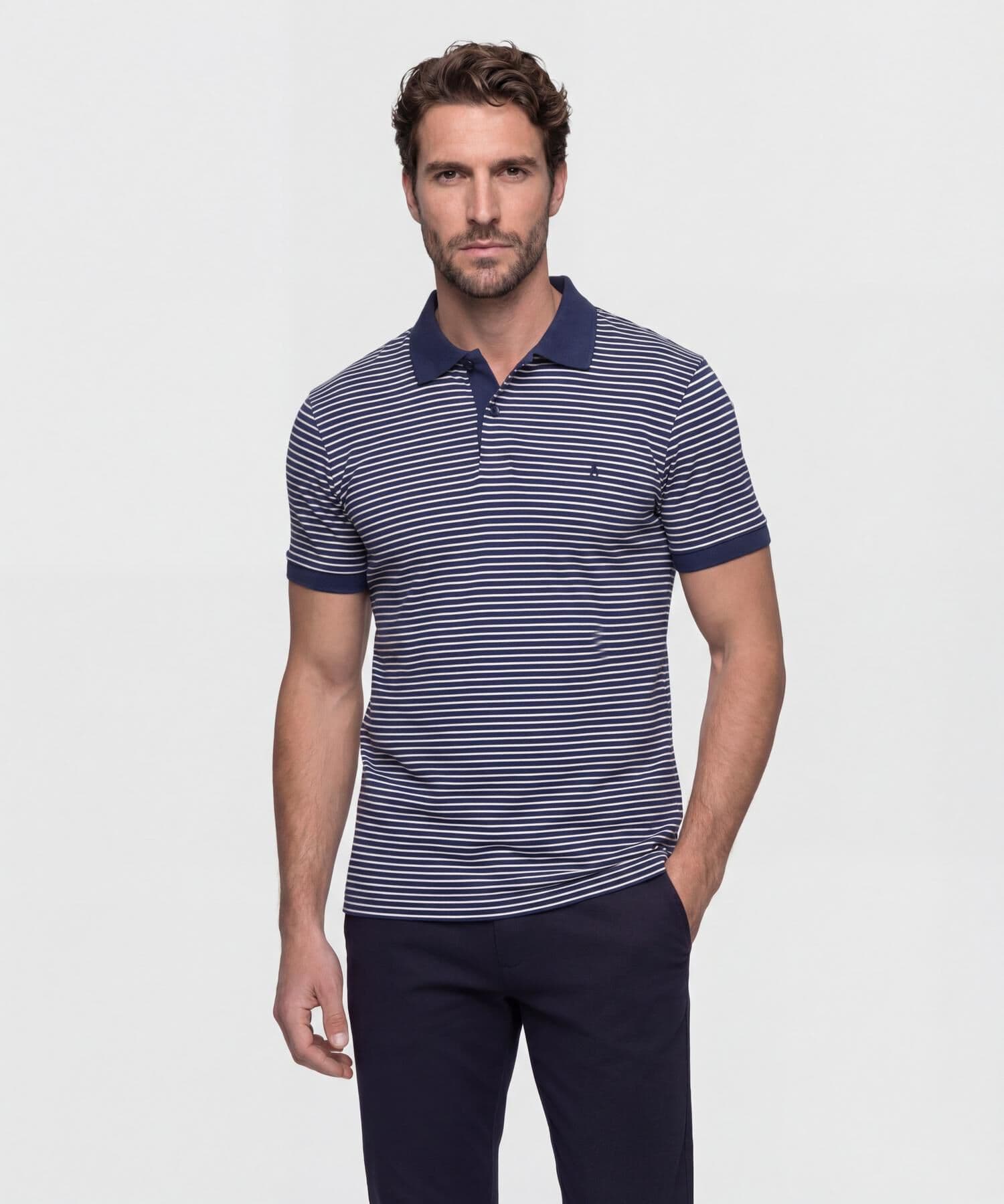 Polo Celeste Minimalista azul marino para hombre, vista principal
