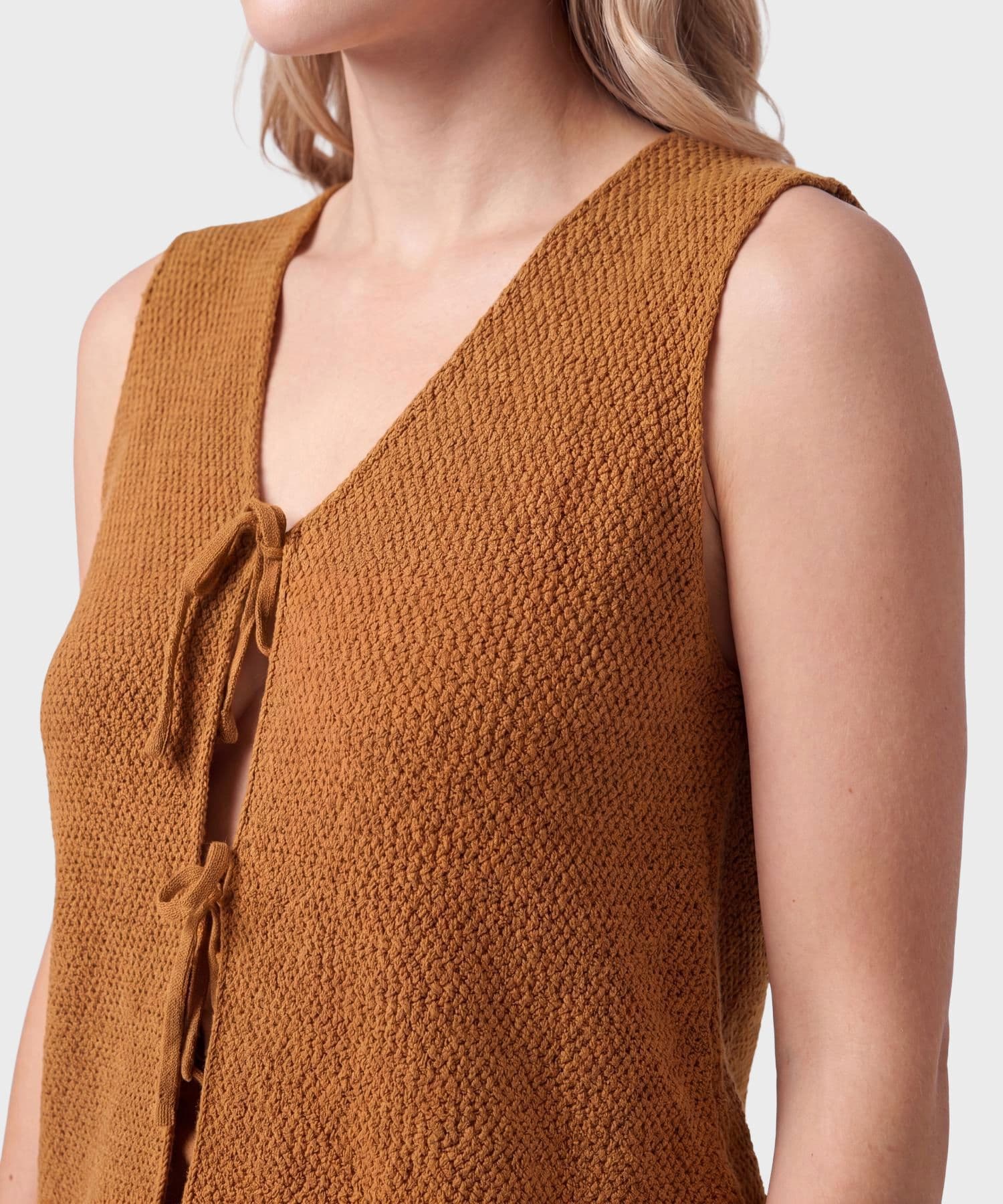Buzo Carmín Urbano café para mujer, vista 3