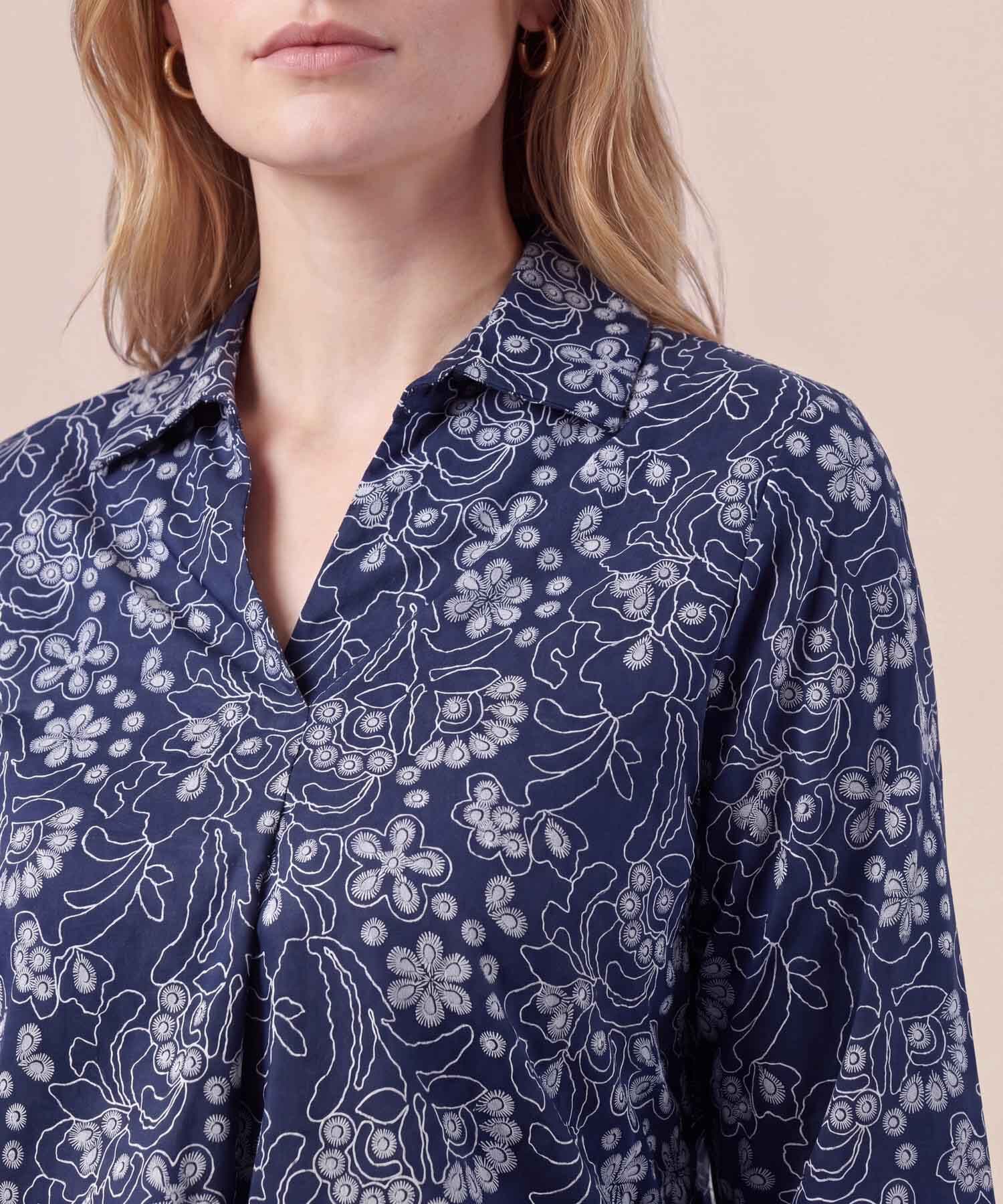 Blusa Flora Suave azul marino para mujer, vista 3