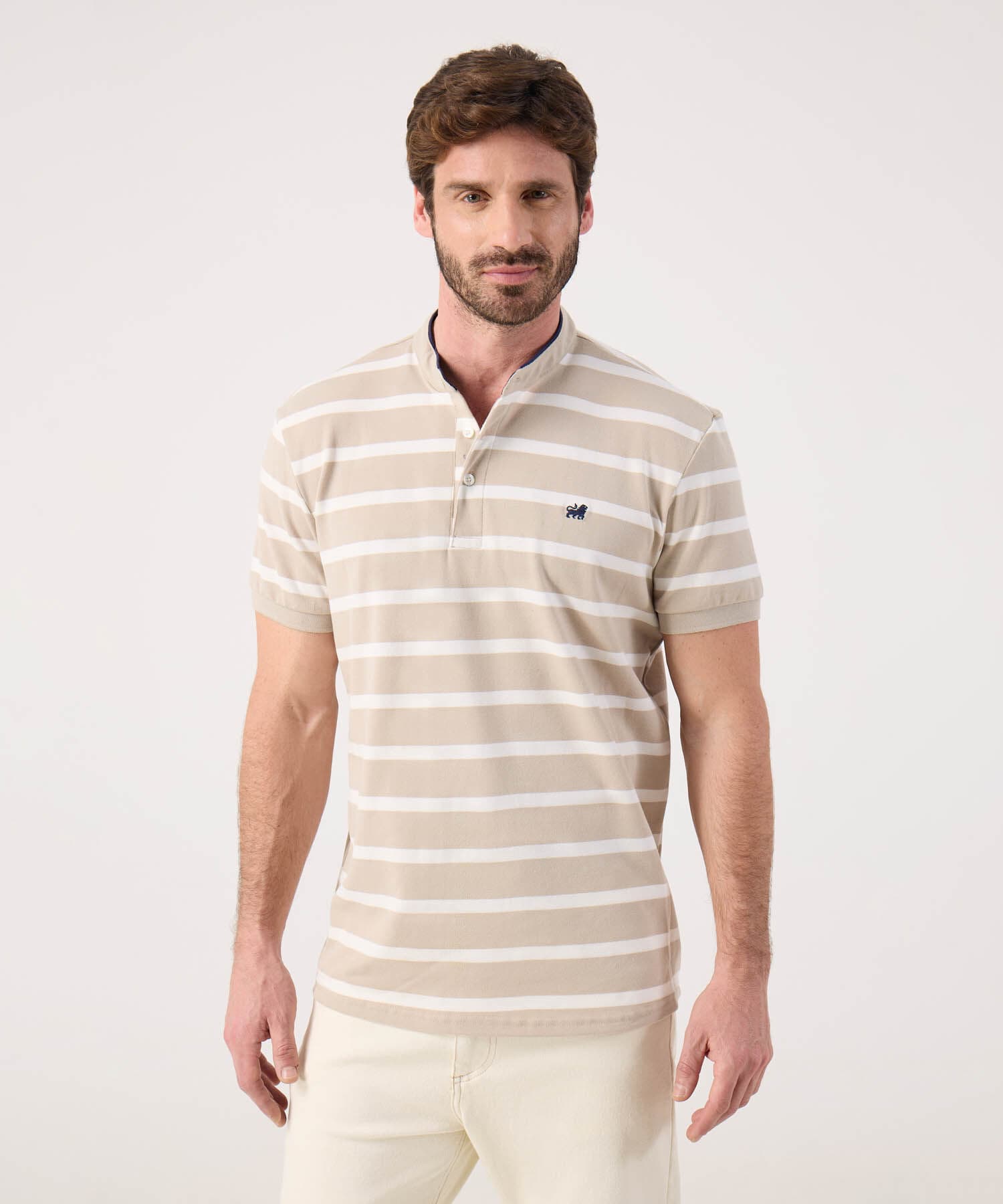 Polo Encanto Esencial arena para hombre, vista principal