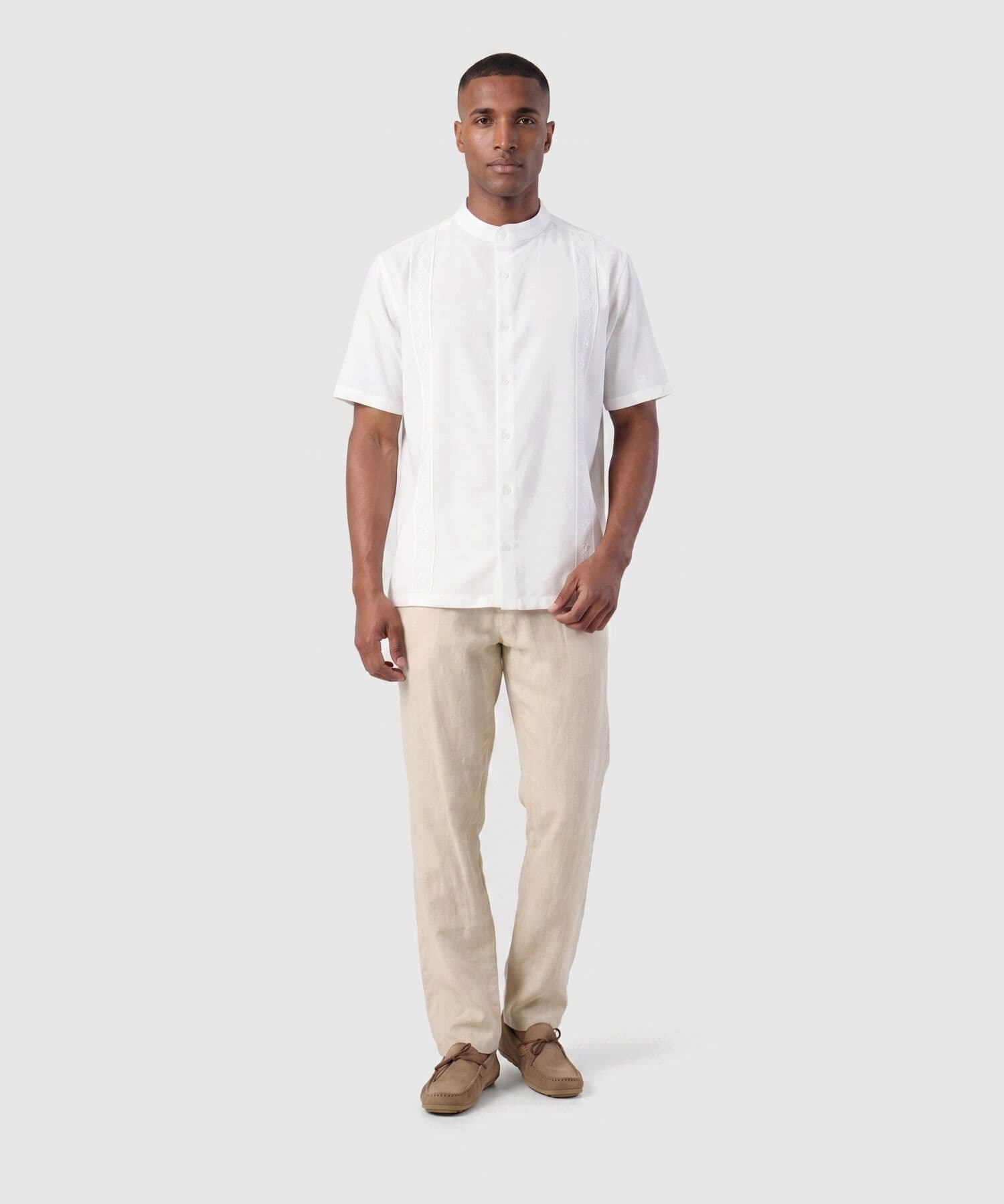 Camisa Violeta Esencial blanco para hombre, vista 2