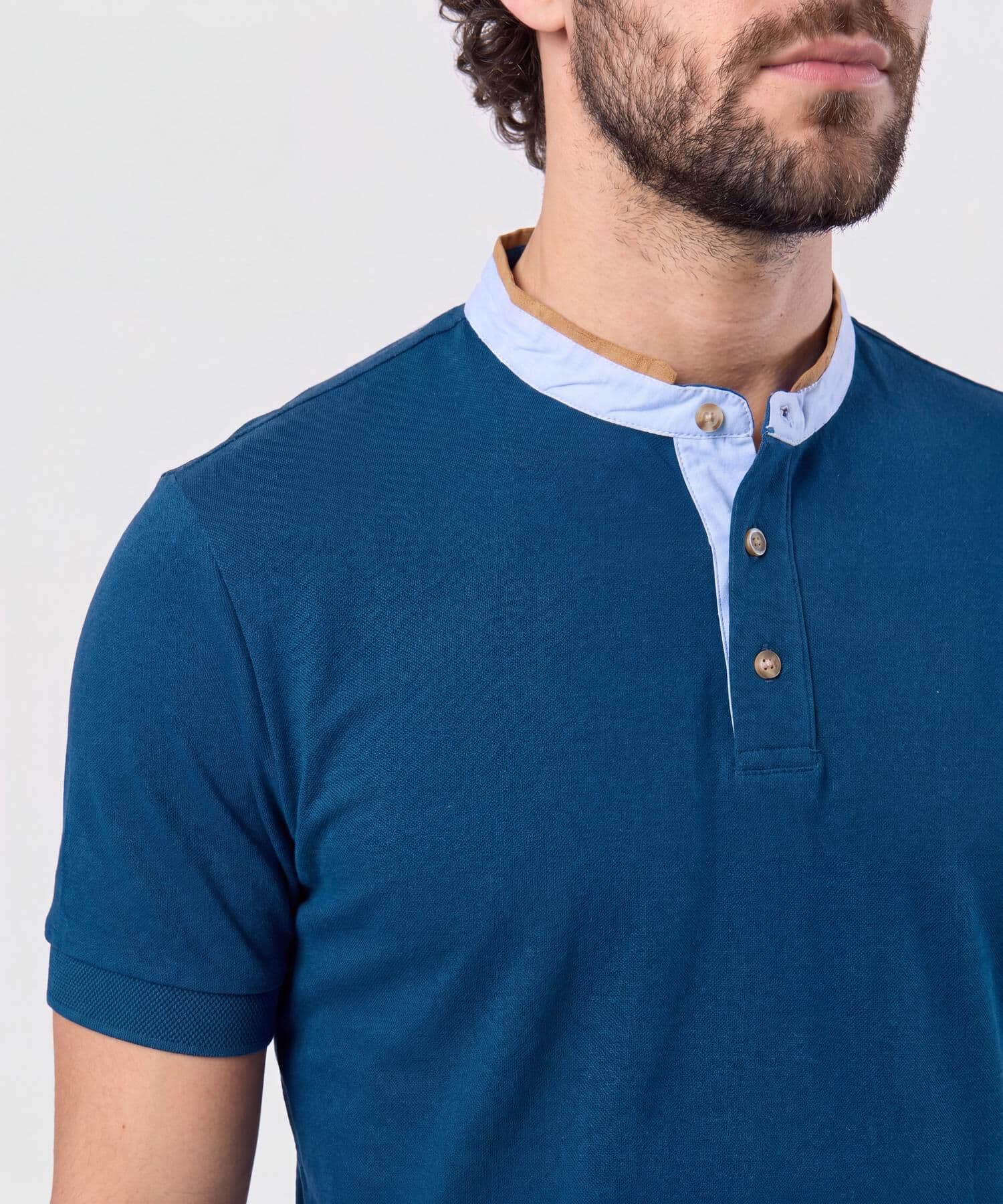 Polo Coral Urbano azul marino para hombre, vista 3