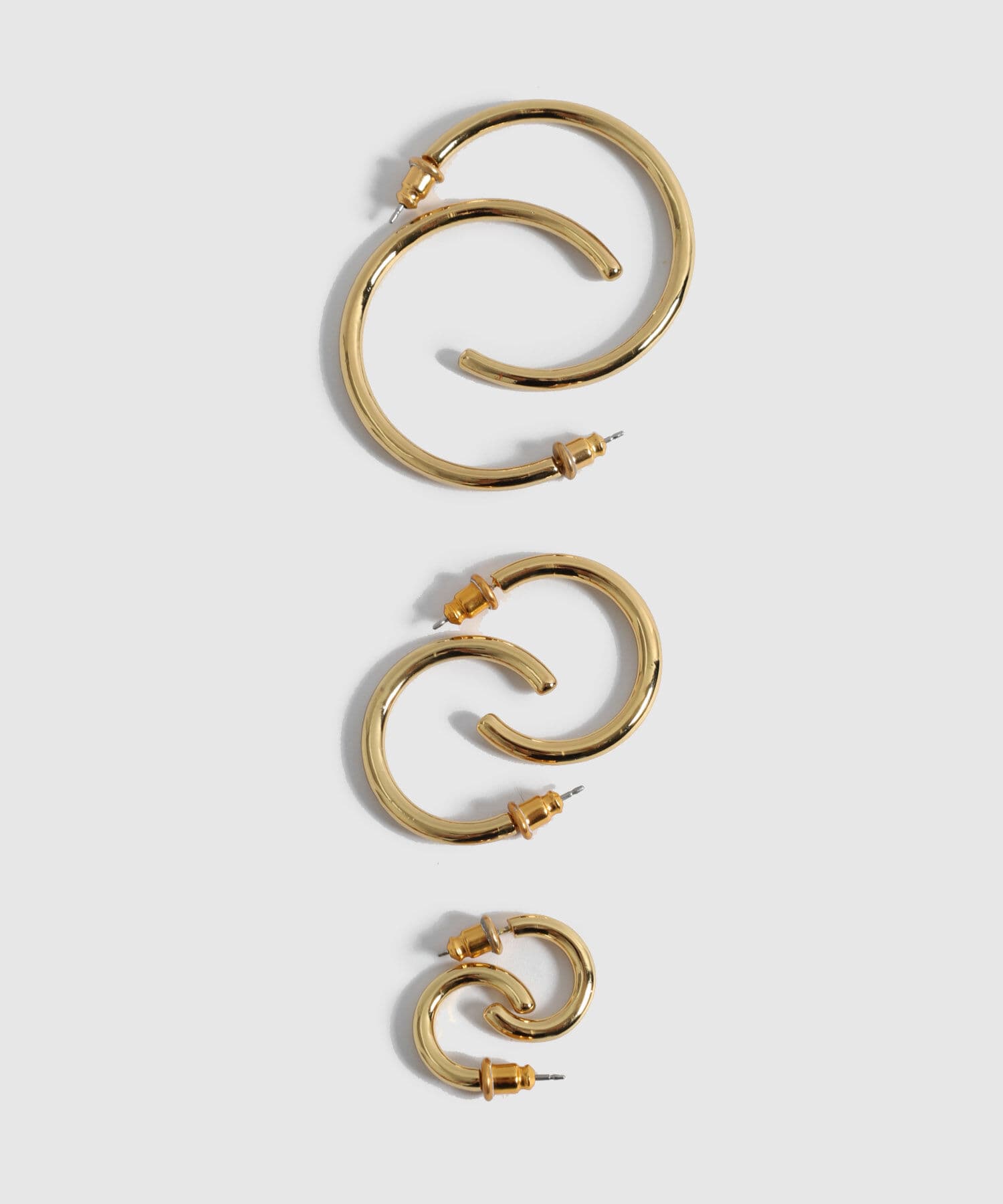 Aretes Marea Suave dorado para mujer, vista principal