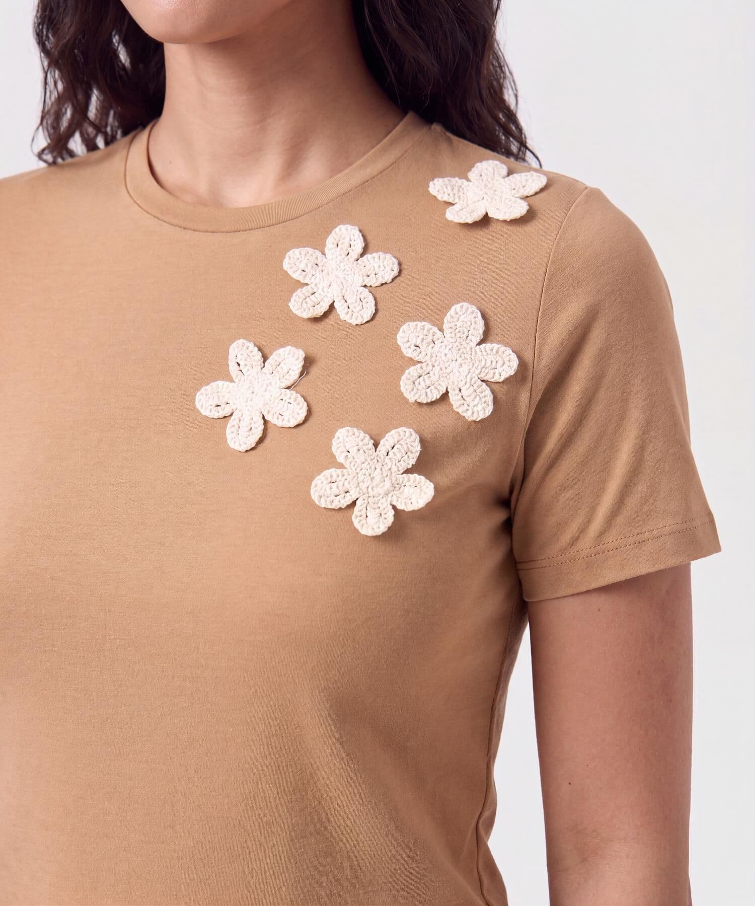 Camiseta Calima Minimalista café para mujer, vista 3