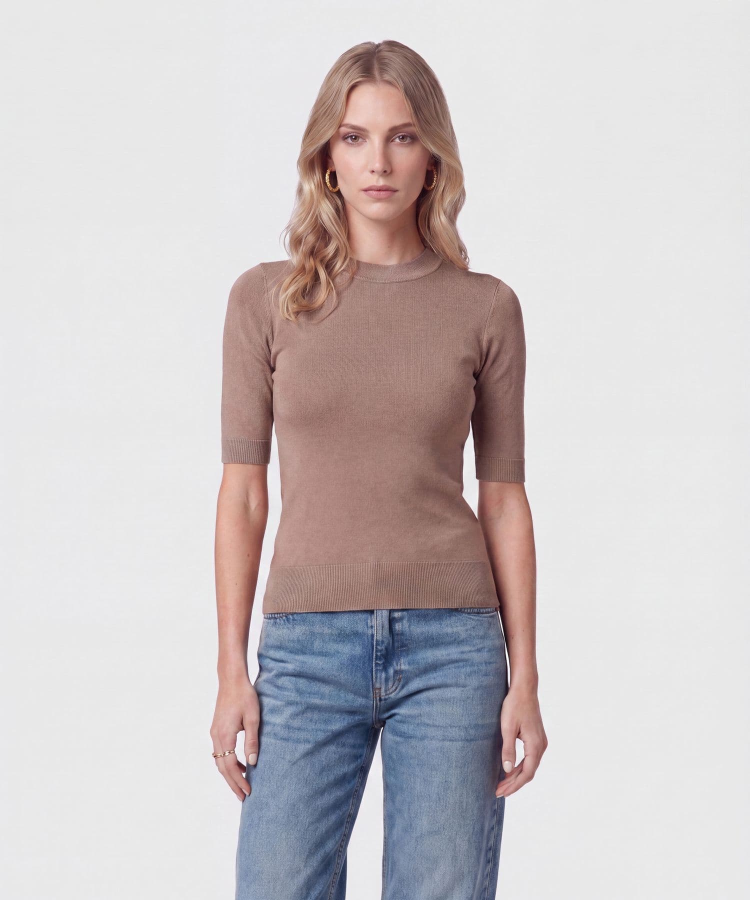 Camiseta Emilia Minimalista café para mujer, vista principal