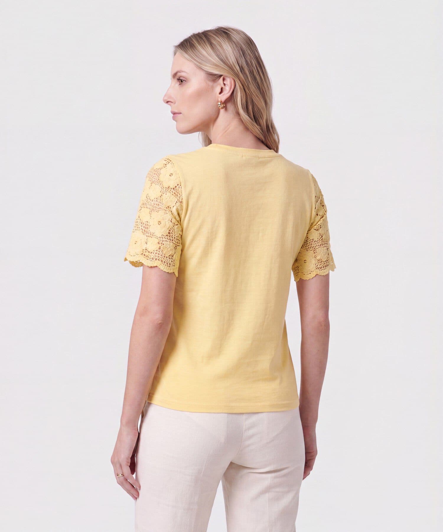 Camiseta Dorada Minimalista vinotinto para mujer, vista 4