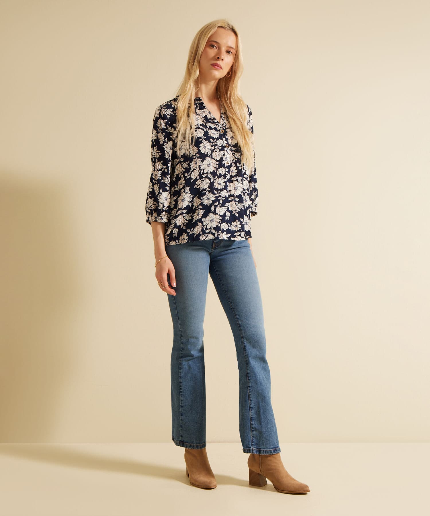 Blusa Emilia Suave arena para mujer, vista 2