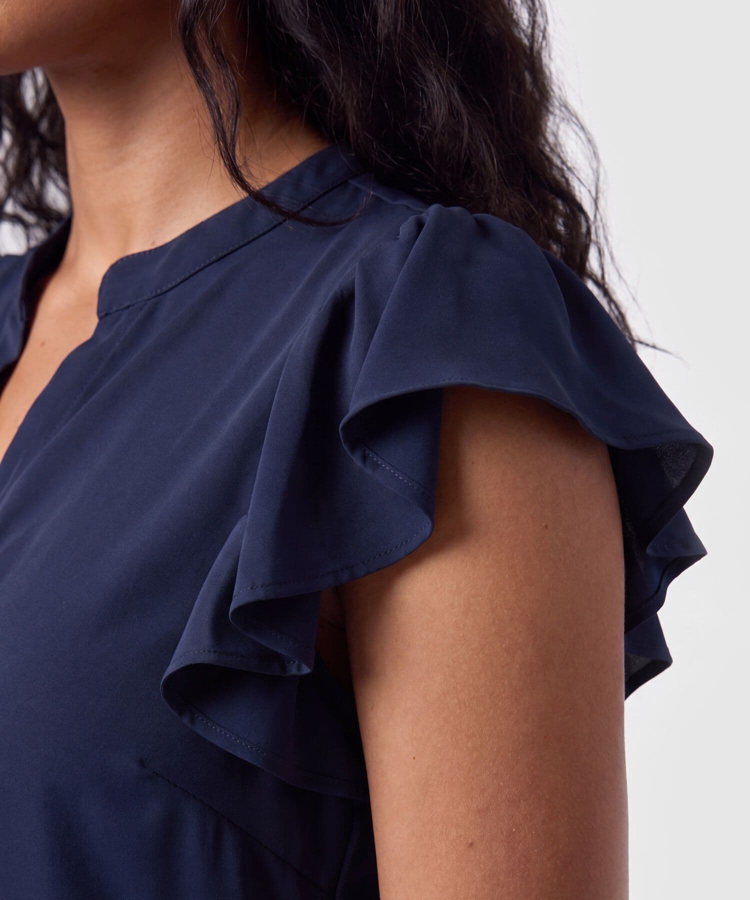 Blusa Sabana Minimalista azul marino para mujer, vista 3