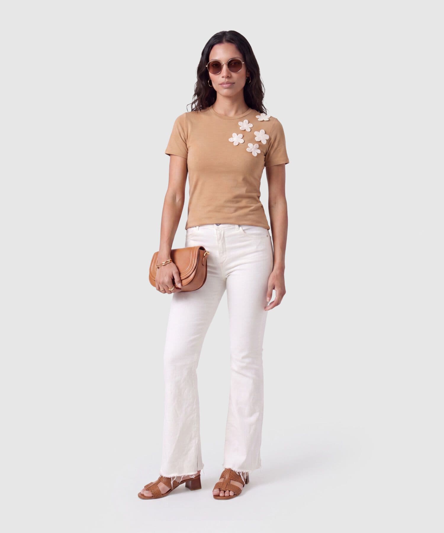 Camiseta Calima Minimalista café para mujer, vista 2