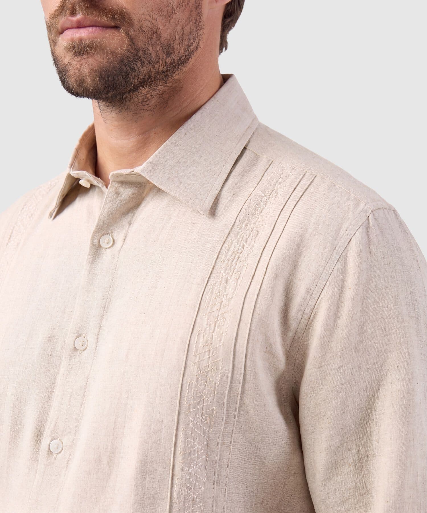 Camisa Carmín Ligero arena para hombre, vista 3