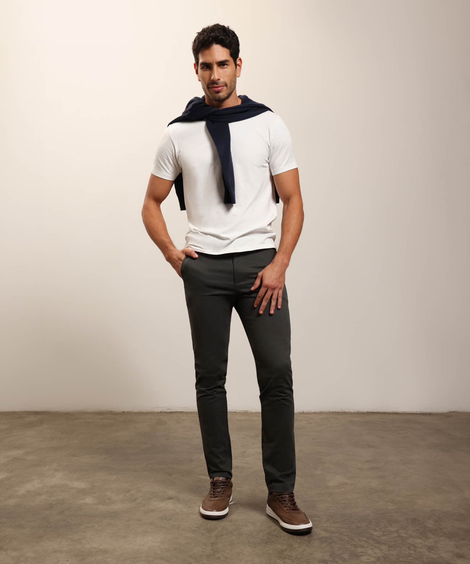 Pantalón Litoral Fluido gris humo para hombre, vista 2