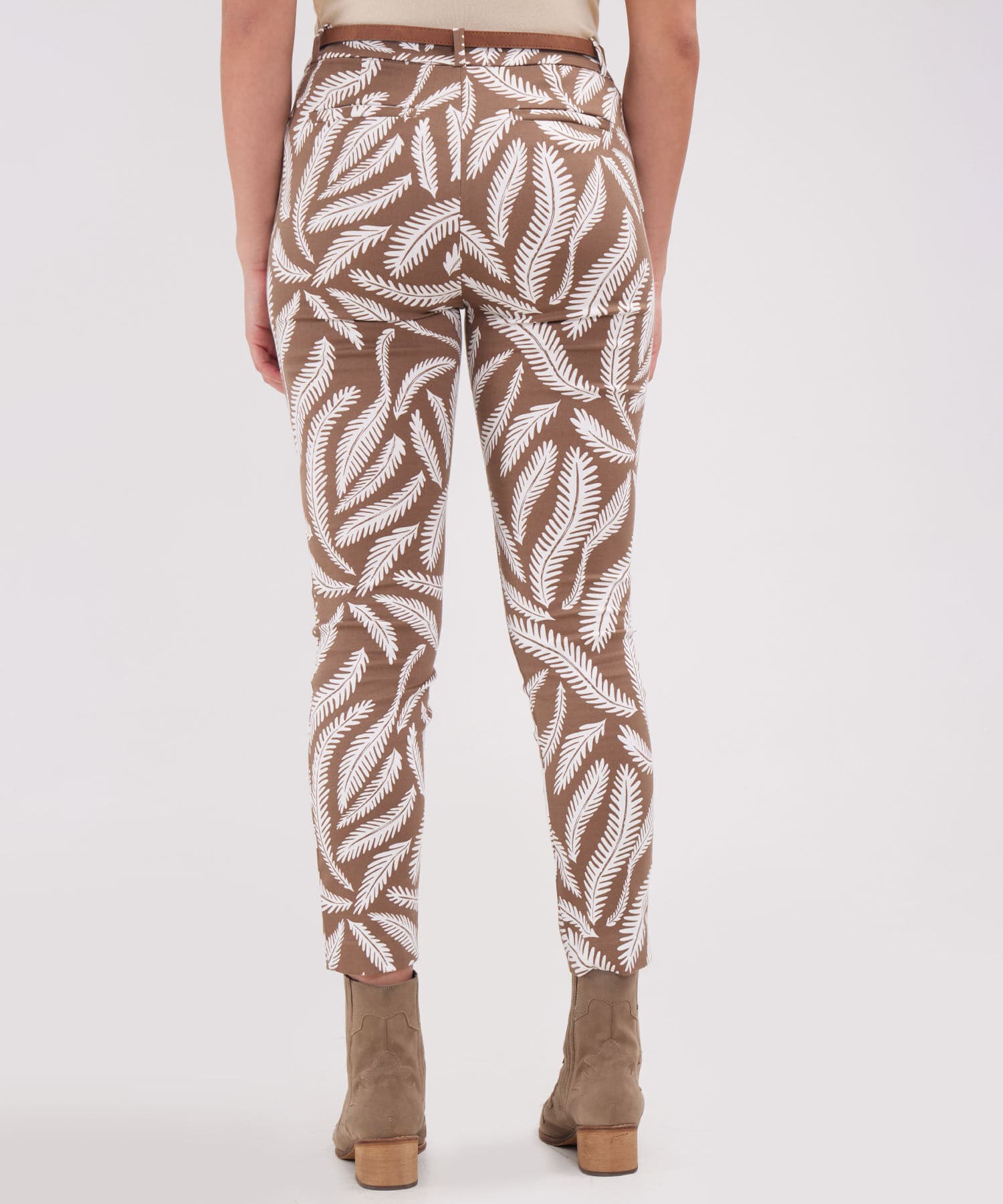 Pantalón Valentina Esencial café para mujer, vista 4