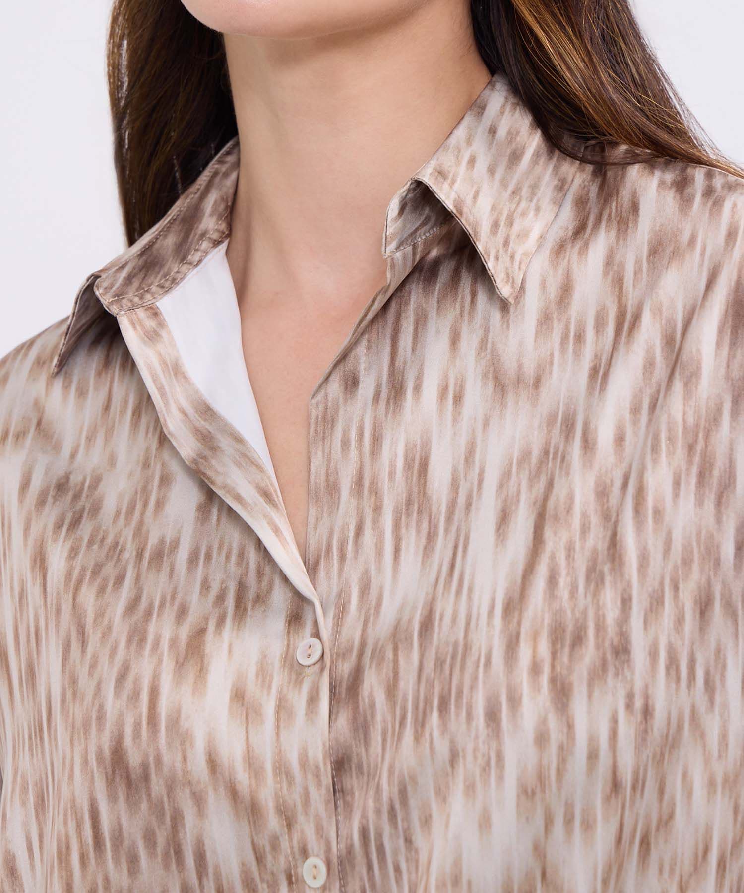 Camisa Renata Relajado café para mujer, vista 3