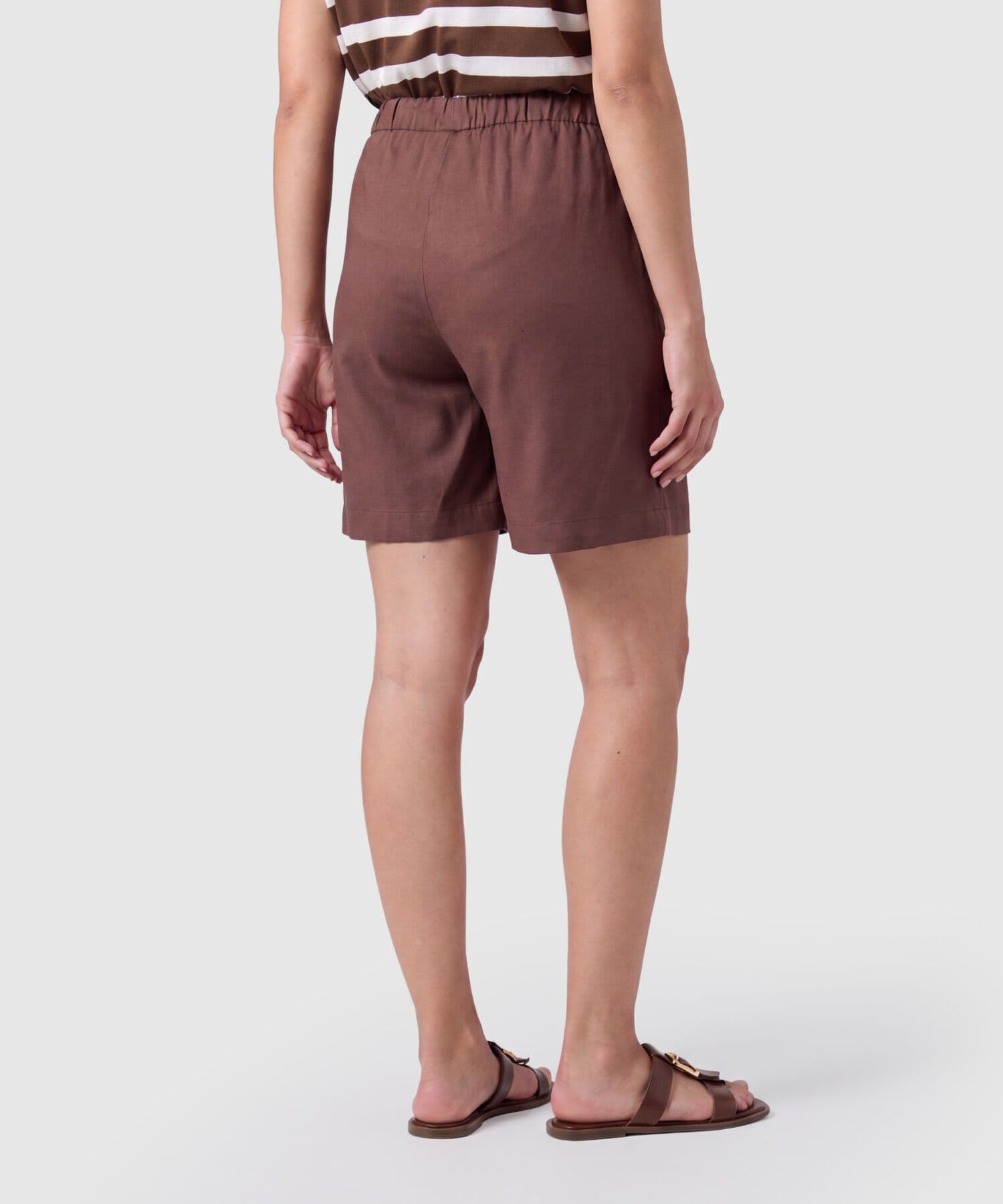 Bermuda Cedro Fluido café para mujer, vista 4