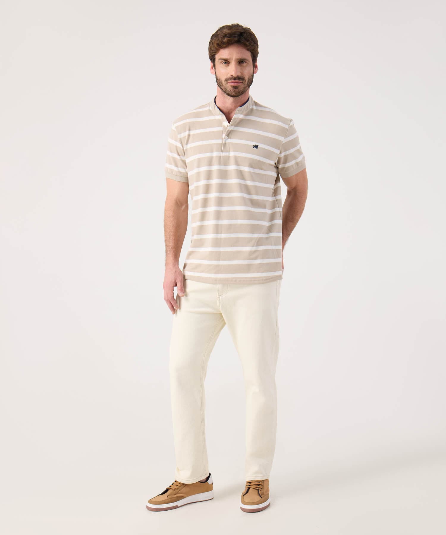 Polo Encanto Esencial arena para hombre, vista 2