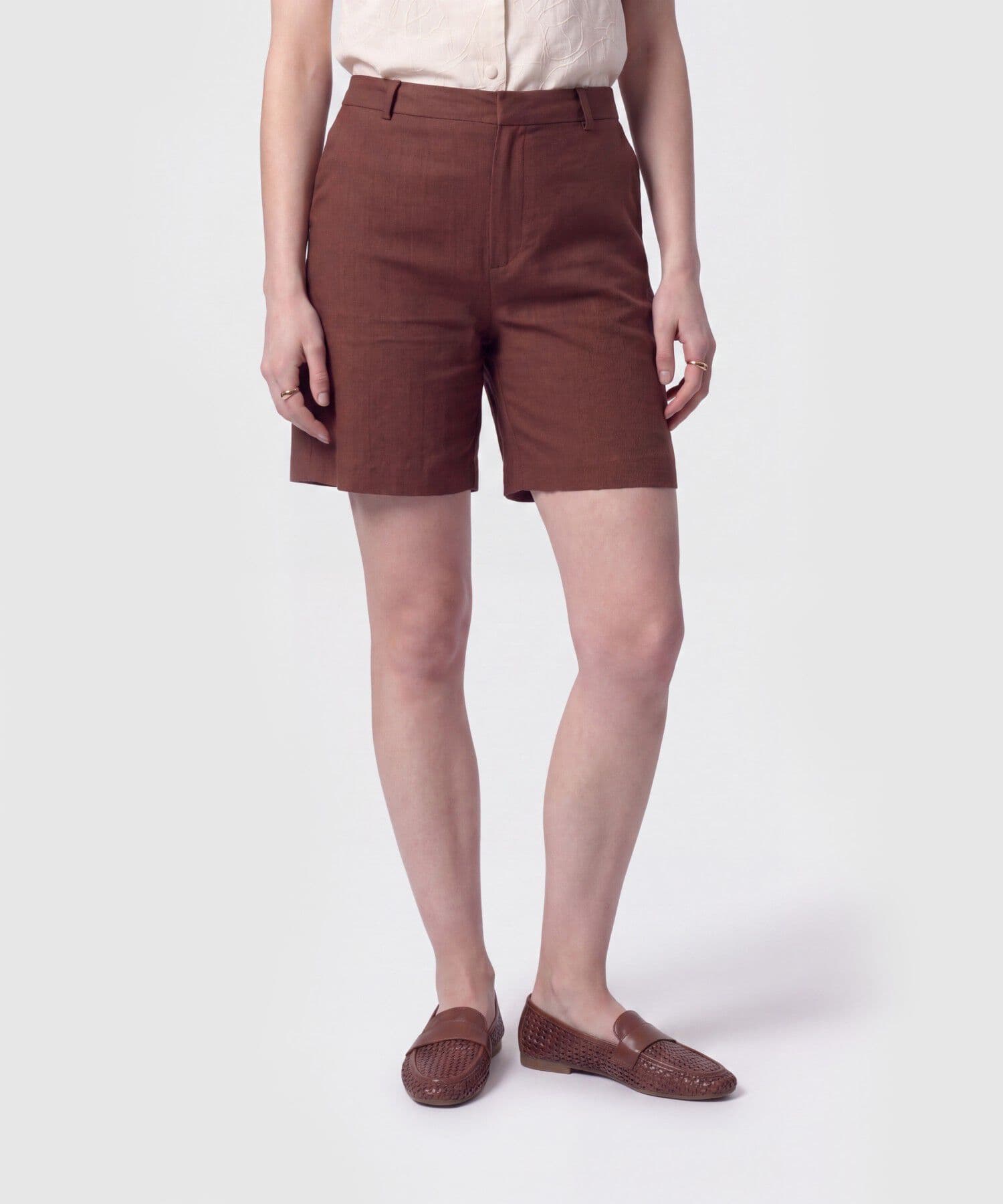 Bermuda Cauce Minimalista café para mujer, vista principal