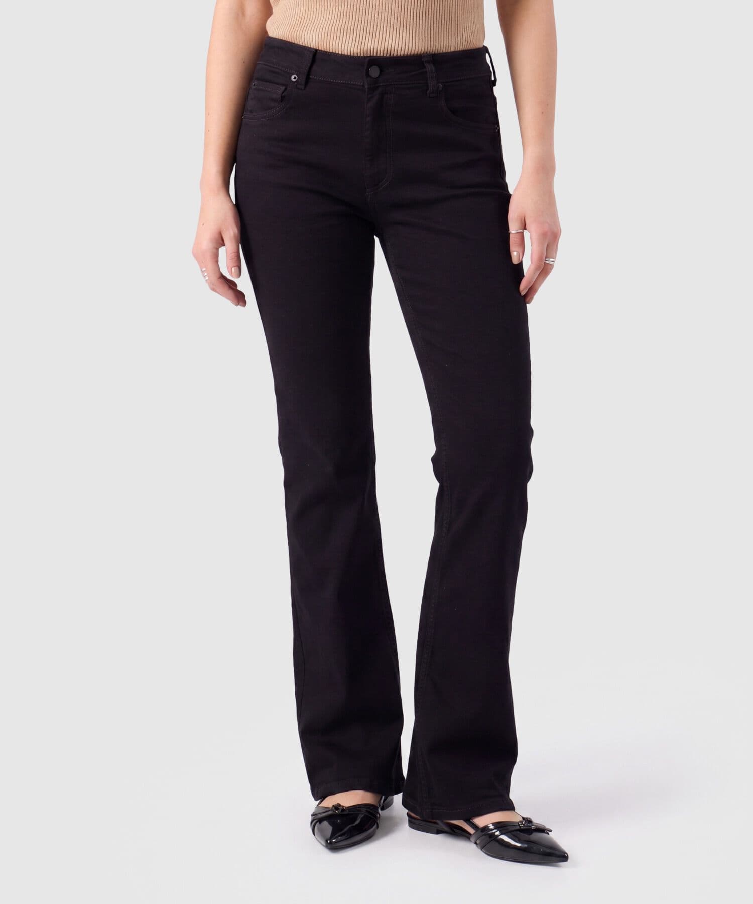 Jean Sierra Fluido negro para mujer, vista principal