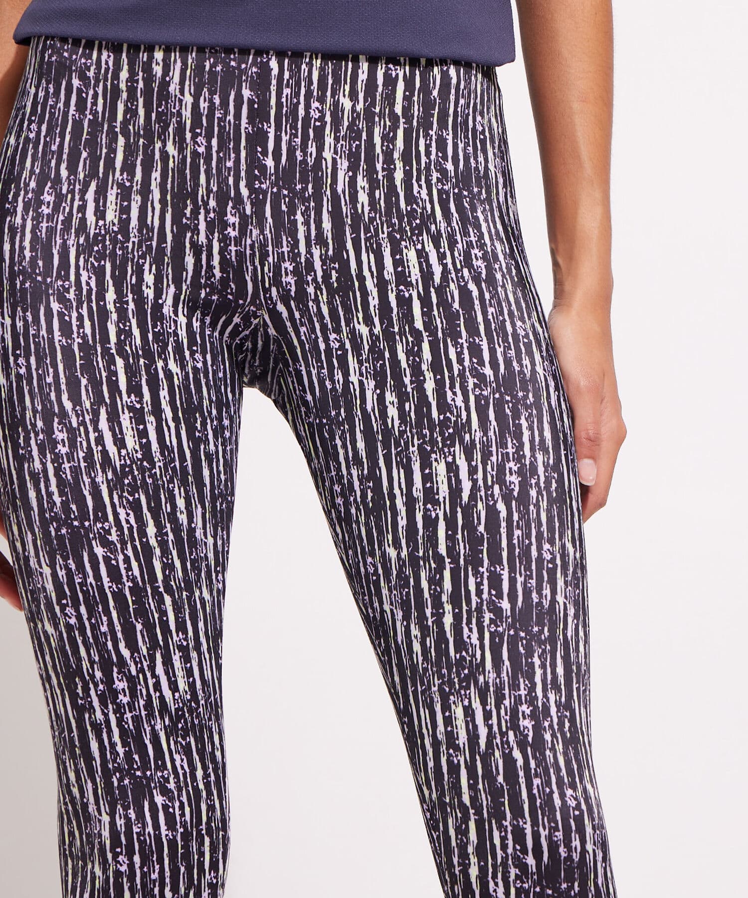 Prenda deportiva Selva Minimalista gris humo para mujer, vista 3