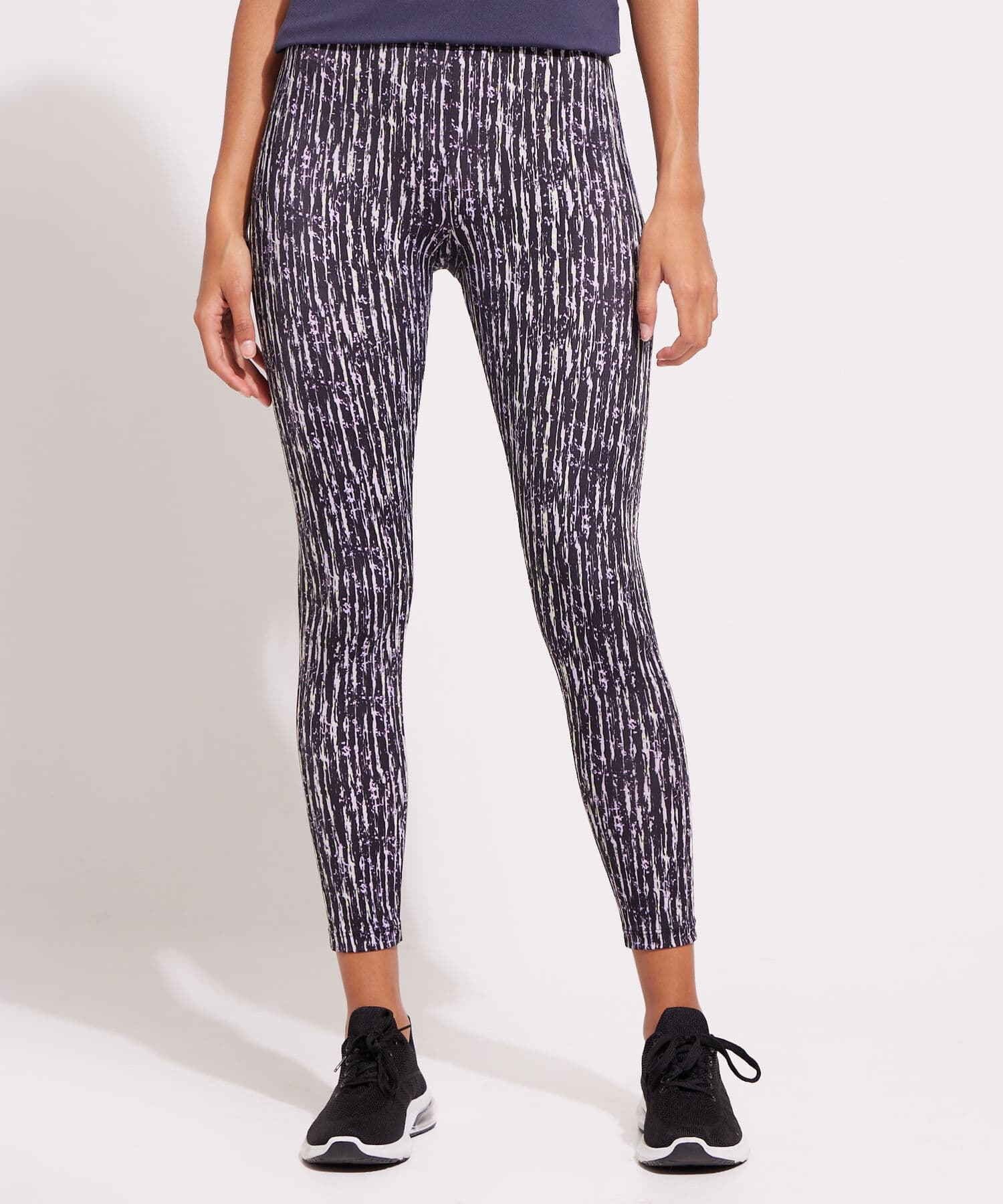Prenda deportiva Selva Minimalista gris humo para mujer, vista 2