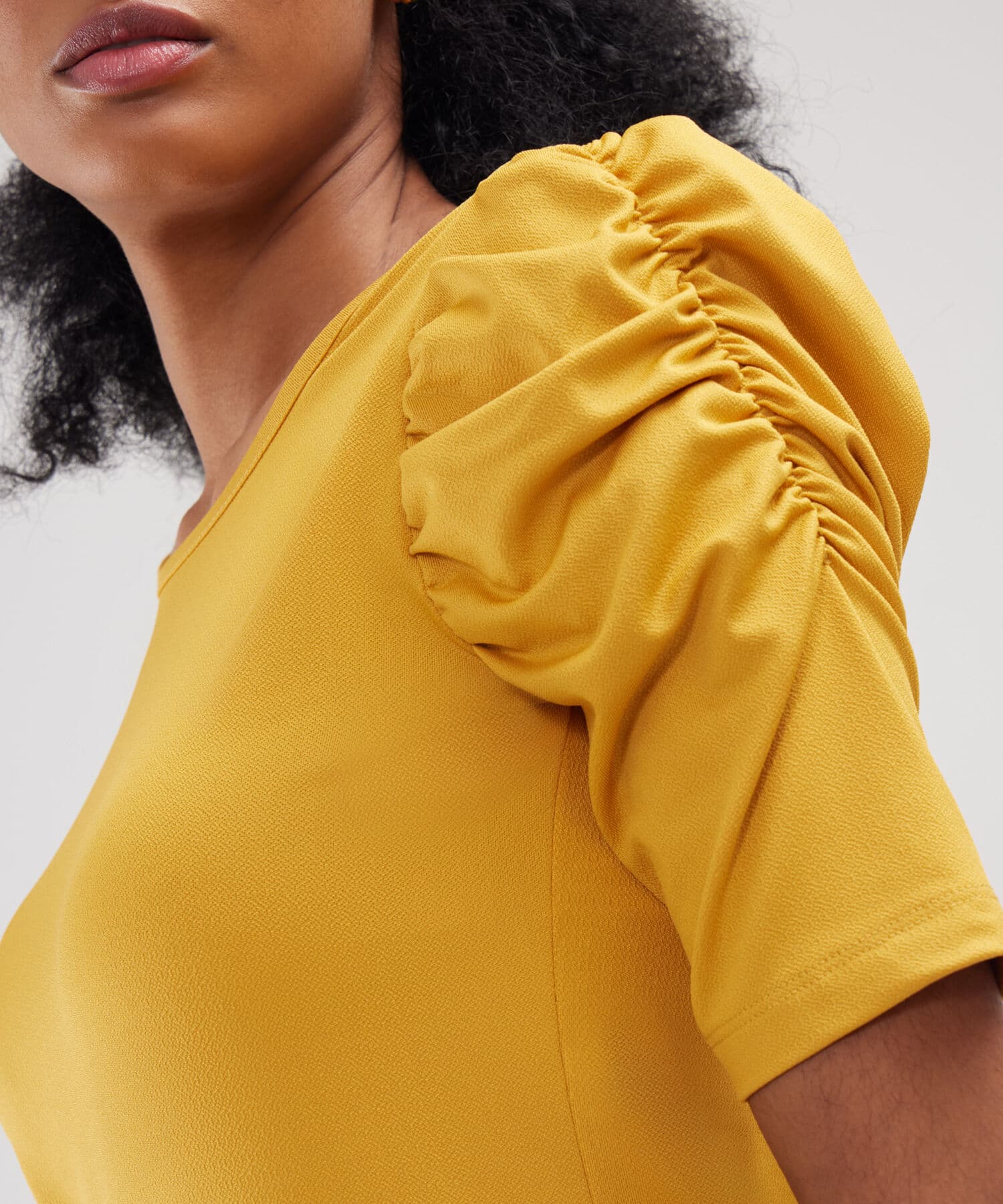 Camiseta Horizonte Esencial azul índigo para mujer, vista 3
