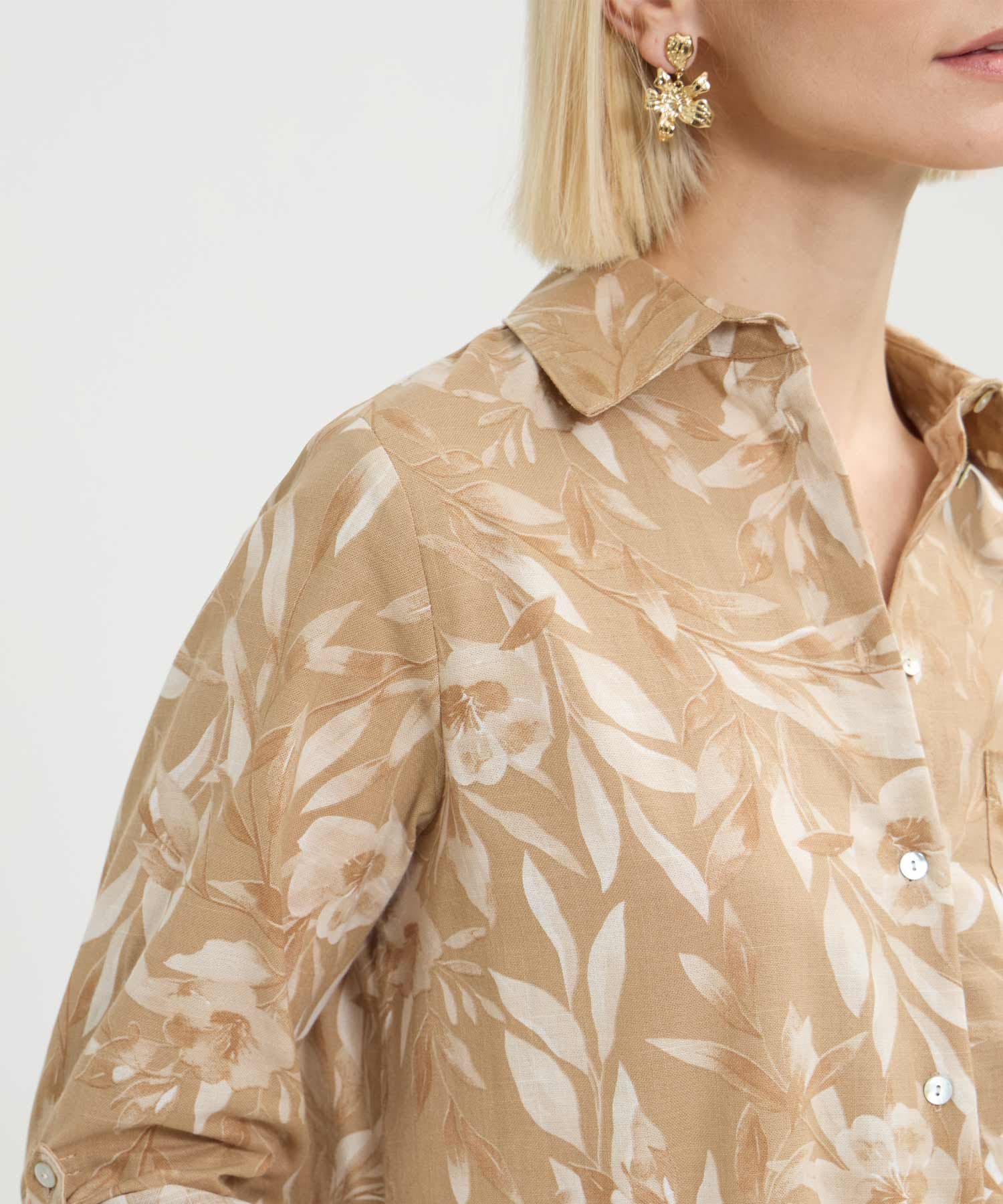 Camisa Sierra Natural café para mujer, vista 3