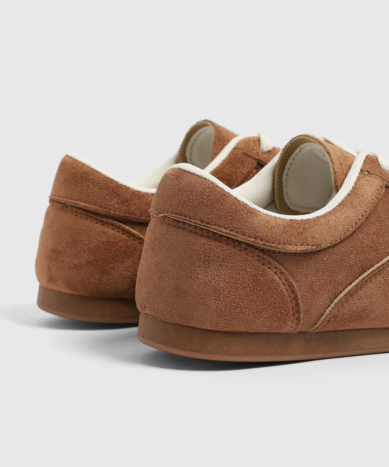 Tenis Carmín Esencial café para mujer, vista 4