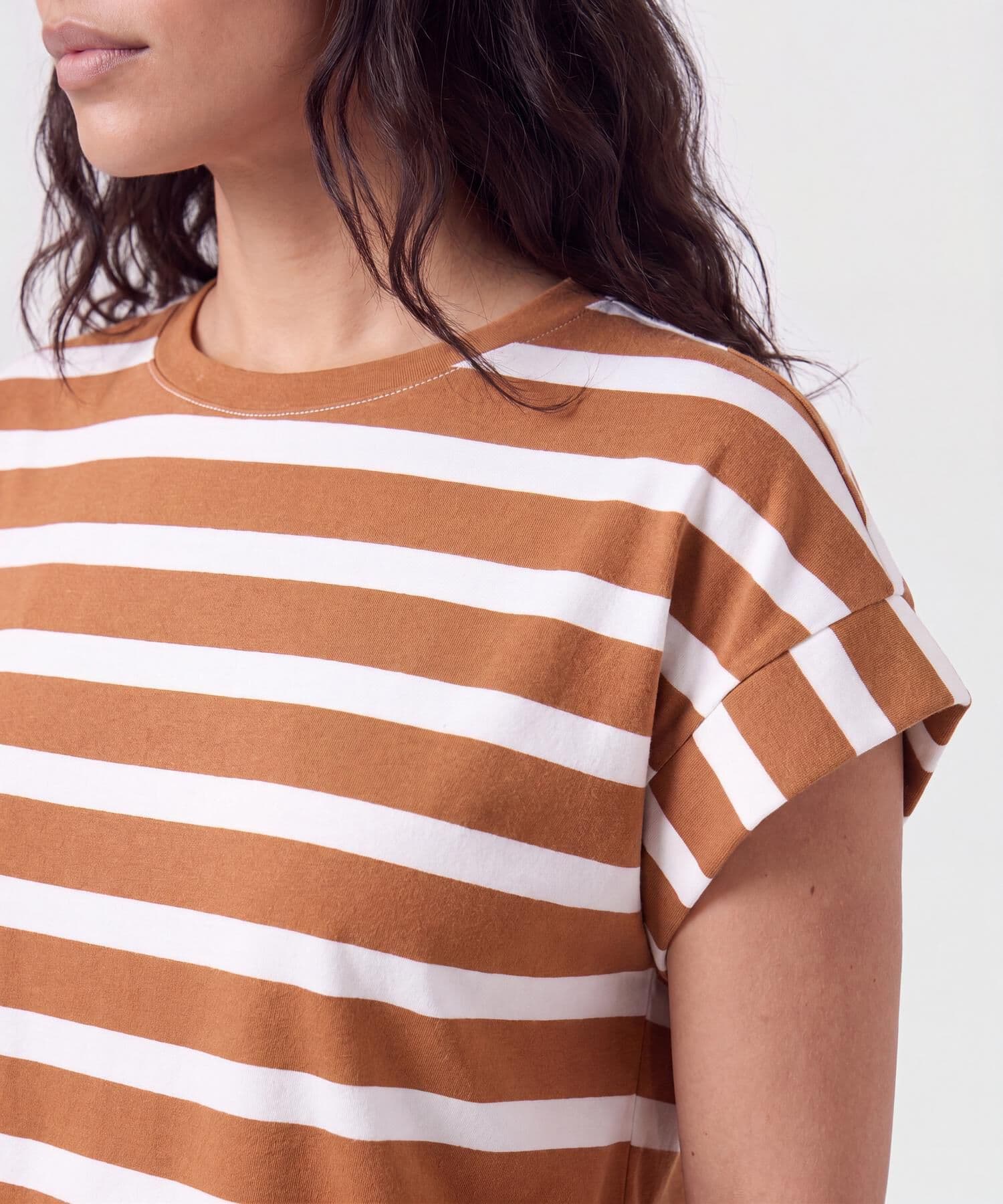 Camiseta Sabana Fluido café para mujer, vista 3