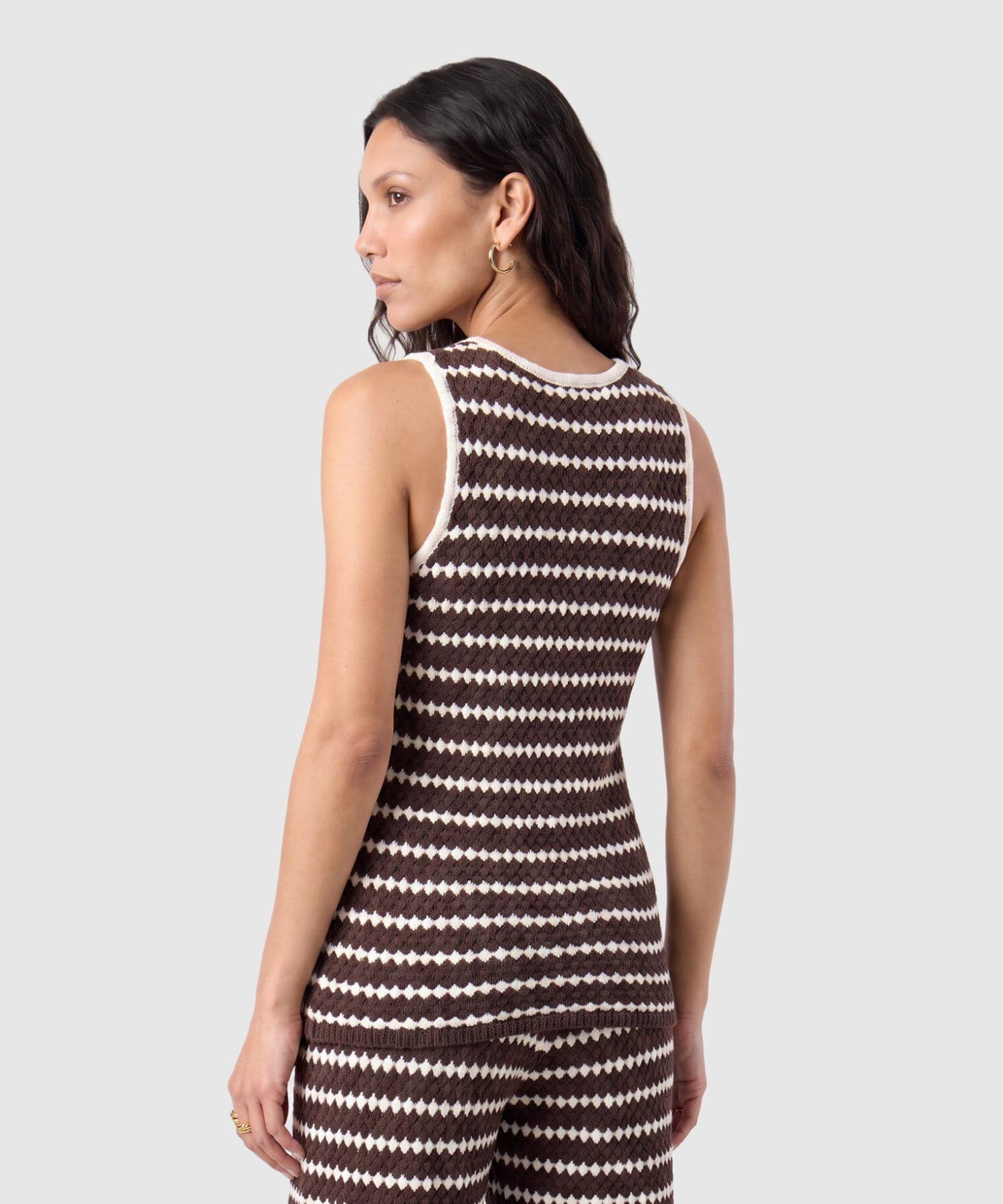 Camiseta Serena Clásico café para mujer, vista 4